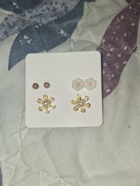 Dainty Floral Earring Set - Yellow & White